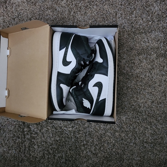 Jordan 1 - Picture 2 of 5